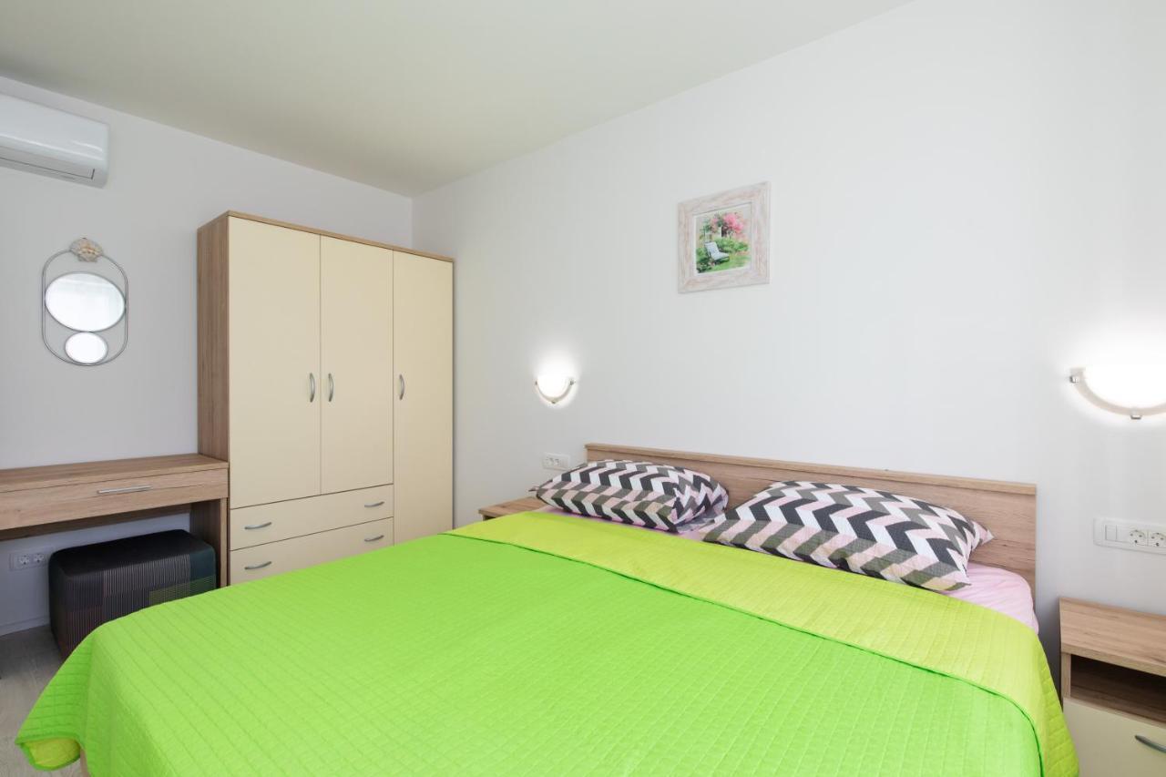 Apartman Ivona Na 1. Katu Malinska Exterior photo