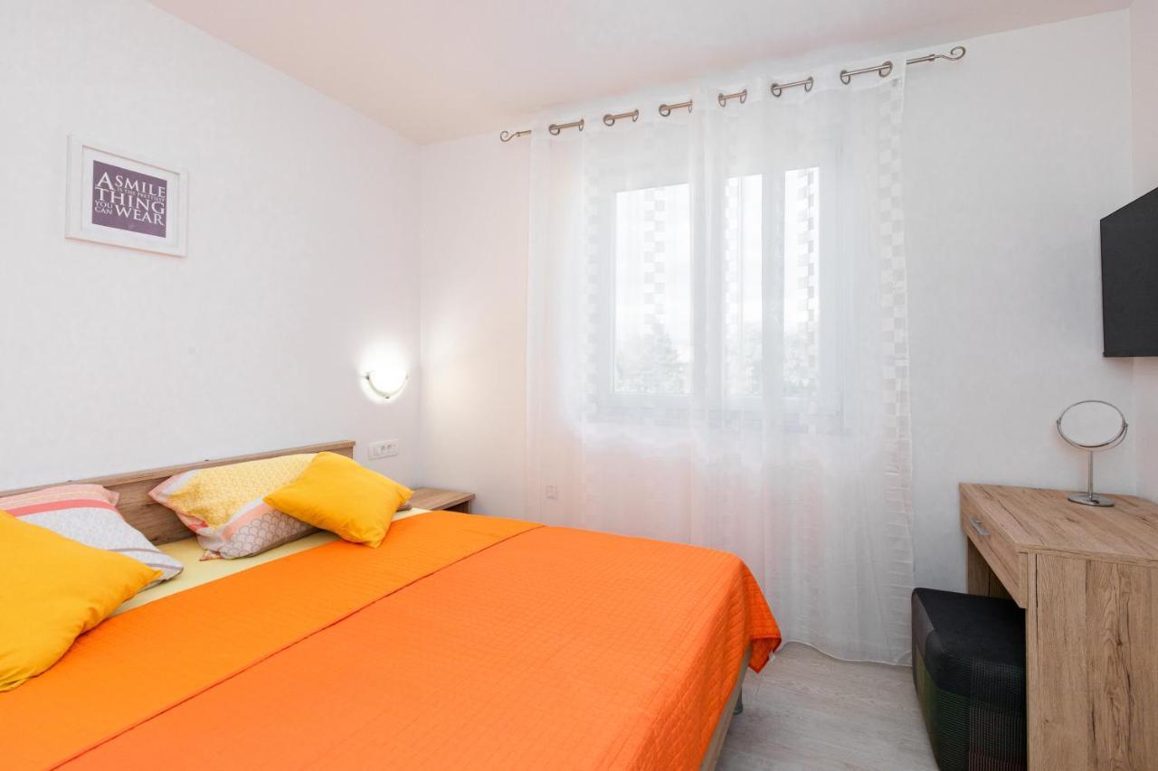 Apartman Ivona Na 1. Katu Malinska Exterior photo